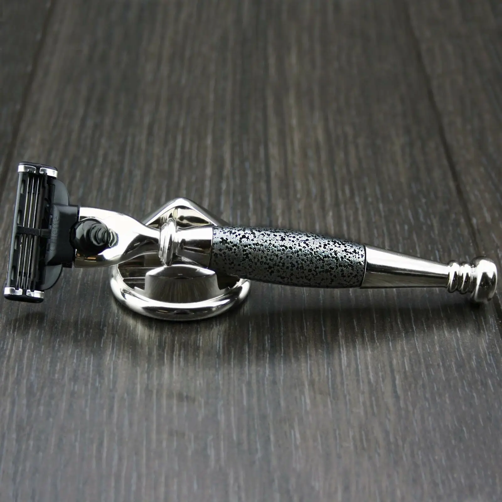 
Classic Style Triple Blade Compatible Razor With razor stand/holder. 
