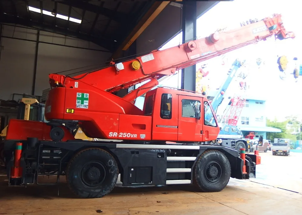
KATO KR25H-V5 25 TONS ROUGH TERRAIN CRANE 