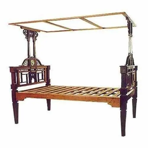 Кровать с навесом из тика и розового дерева