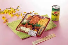 Japanese colorful bento lunch box disposable sushi box take out to go box plastic food packaging restaurant
