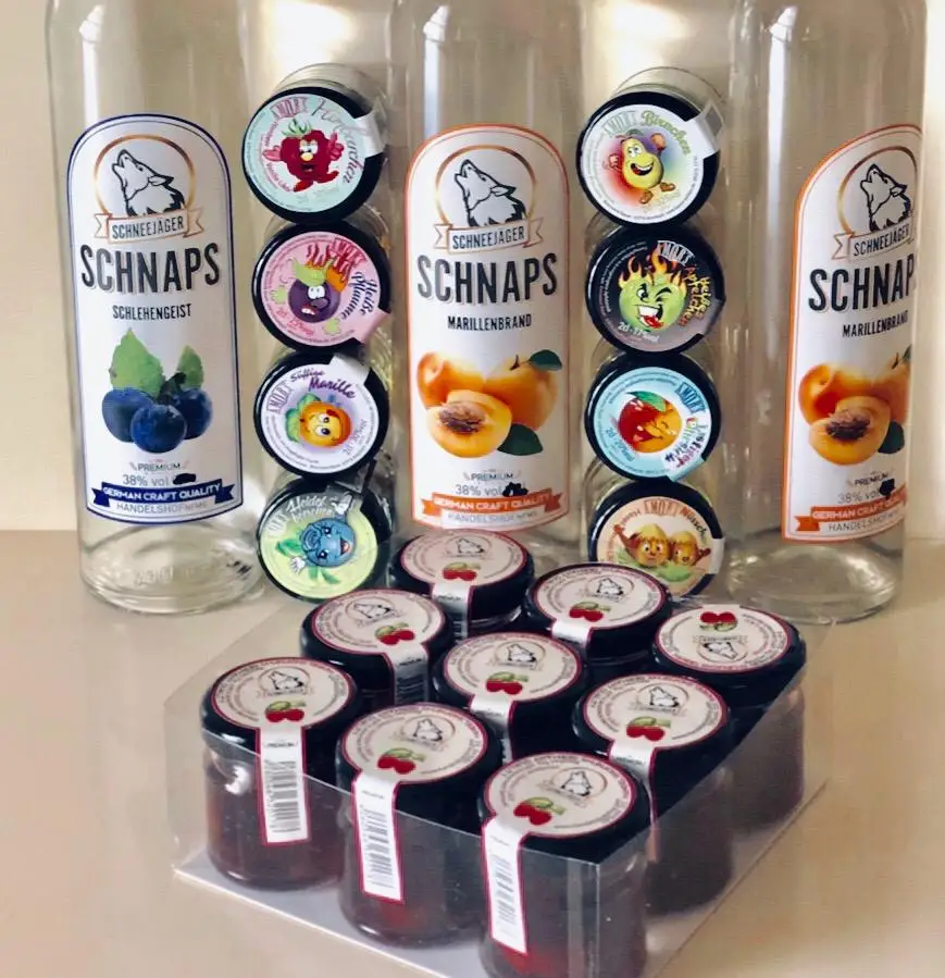 Cocktail Peach Brandy with pieces inside 20% Schneejager