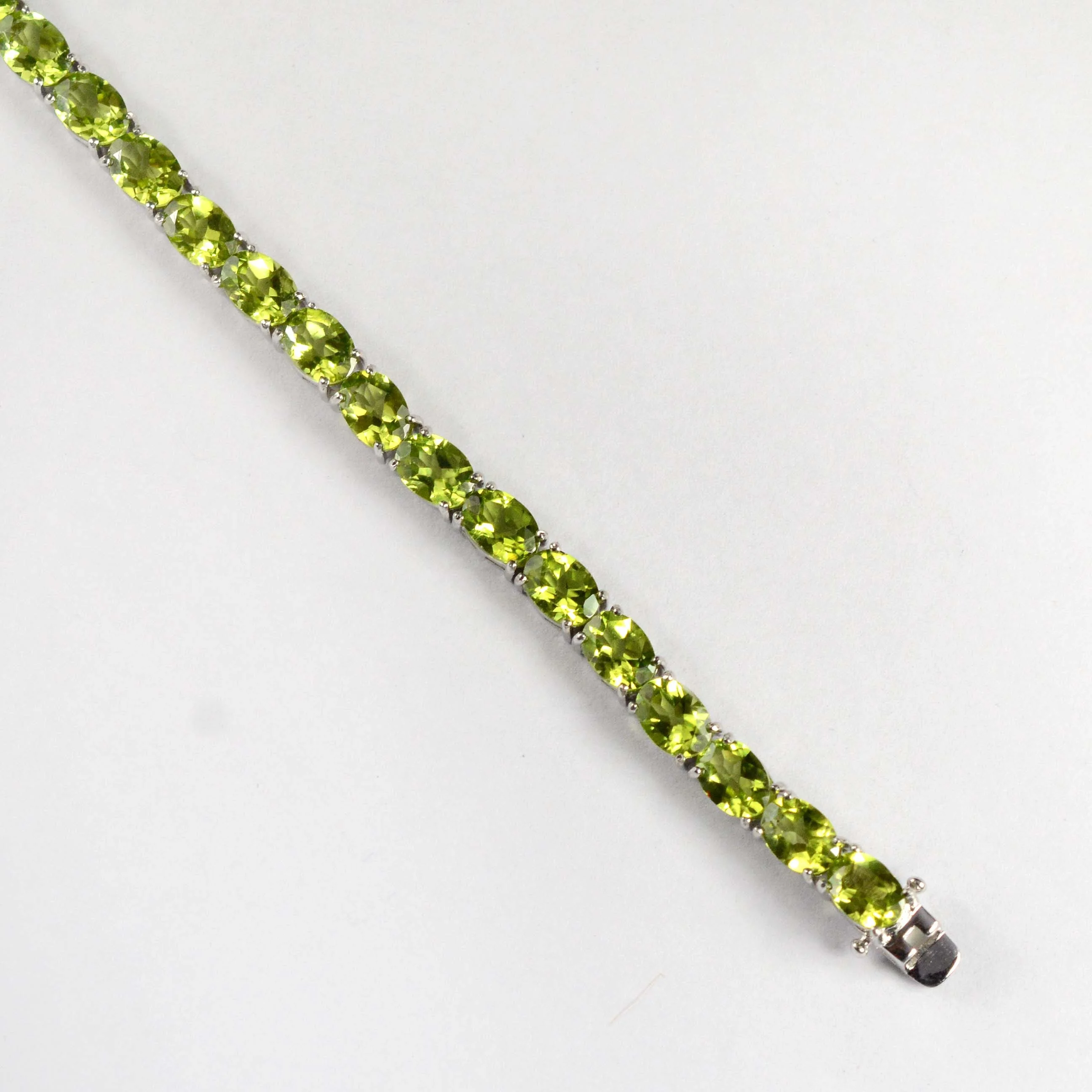 Handcrafted 925 sterling silver jewelry natural peridot gemstone tennis bracelet wholesaler