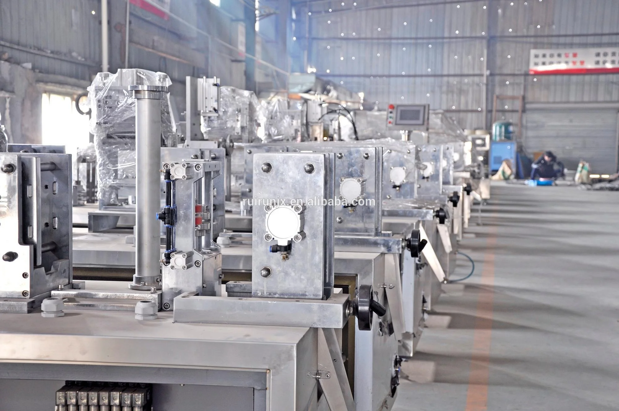 Disposable wet tissue manufacturer single sachet wet wipe machine for wholesales