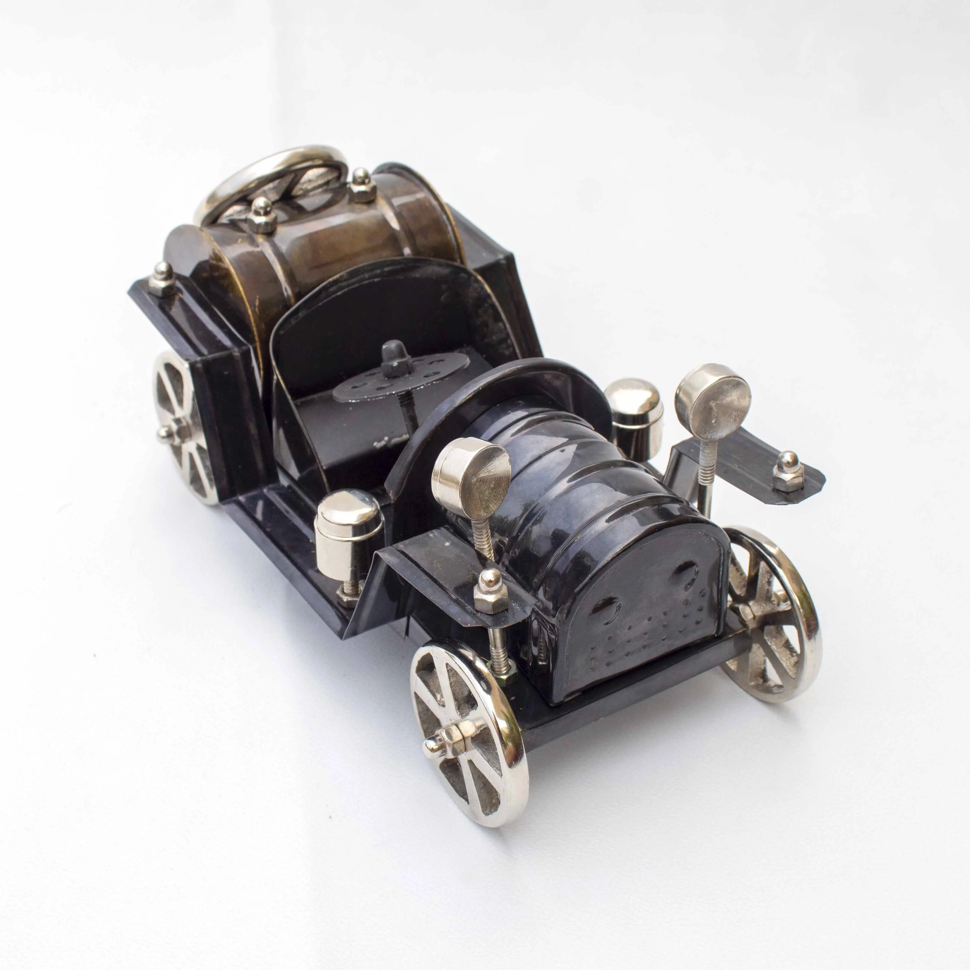 Unique Sheet Metal Handmade Antique Vintage Style Toy Model Car for Office Corporate Desktop Home Restaurant Gift Decor