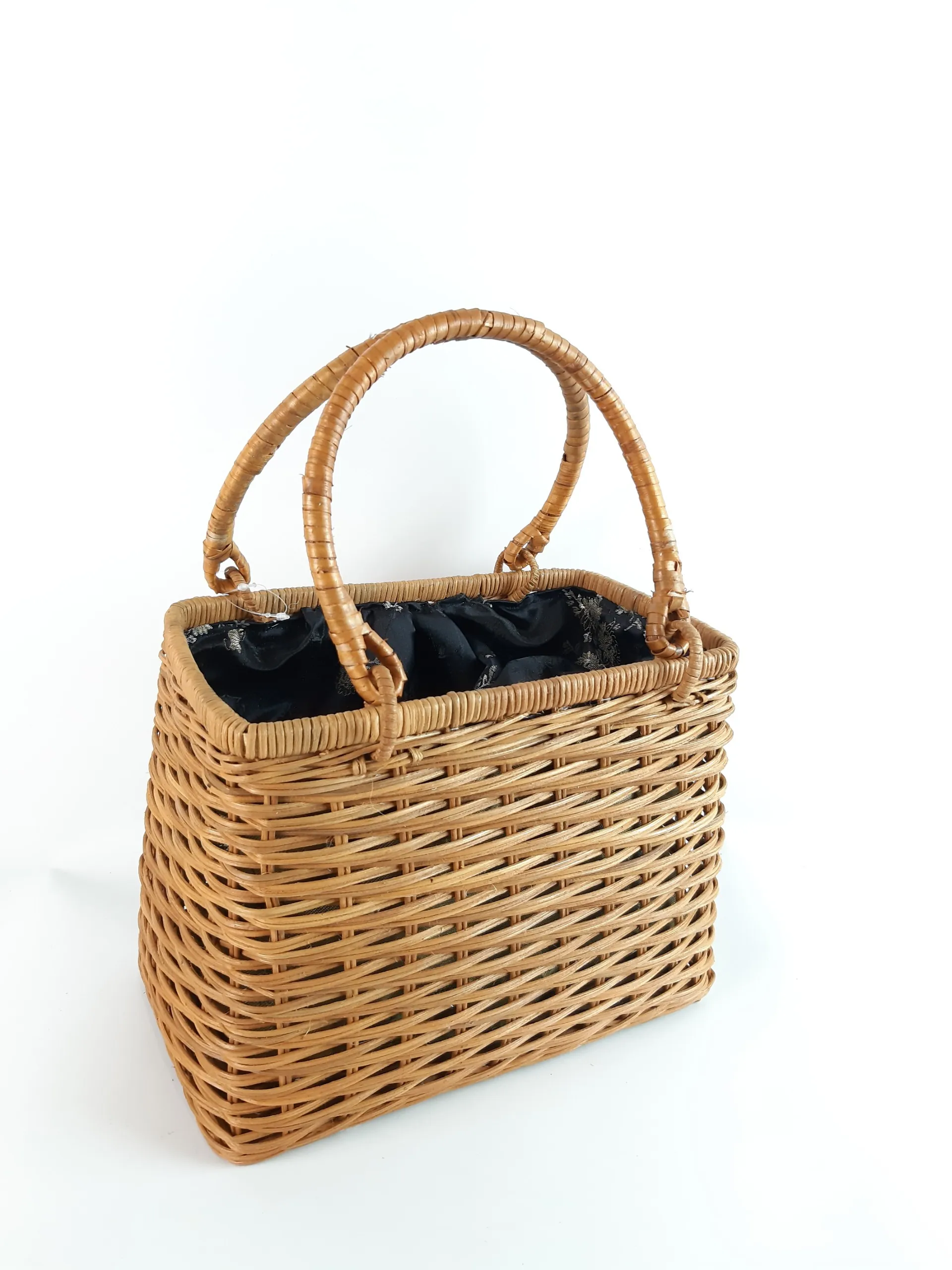 Eco-Friendly High Quality Hot Selling Fabric Vintage Wholesales Lady Fashion Beach Straw Handbag from VietNam Wicker Rattan Bag