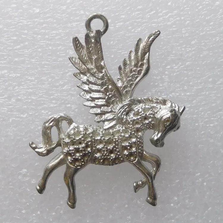 Antique White Distressed  Hanging Peacock Shape Metal Wall Decor Ornament Hanging Peacock Shape Metal Wall Decor Ornament