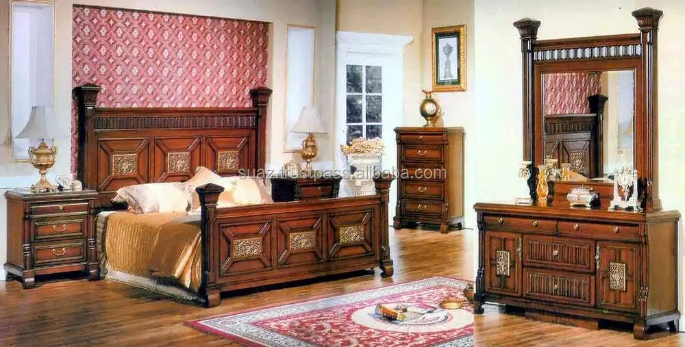 Full size Pillar bed , elegant carved wood beds khaki wood king size bed , hand carved wood bed sets Golden Style Luxury beds