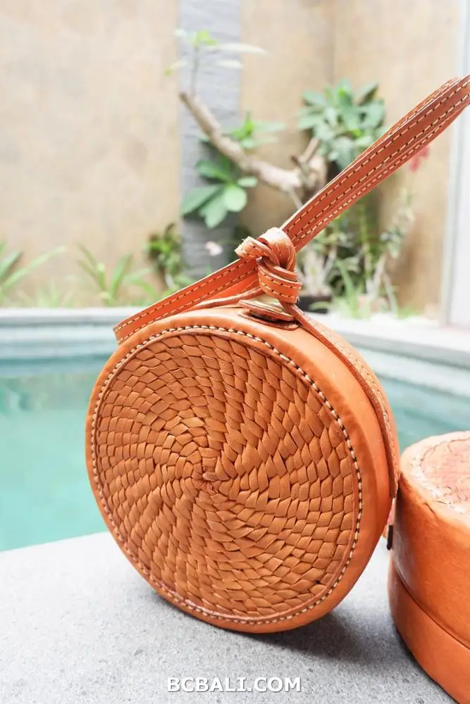 WHOLESALE QUALITY PRODUCTS EXPORT >> Full Leather Handwoven Circle Round Beach Sling Bag Bali Full Handmade Trend 2019