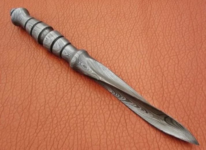 DT-18-SK228 Damascus Steel Tri Dagger With Sharp Edges