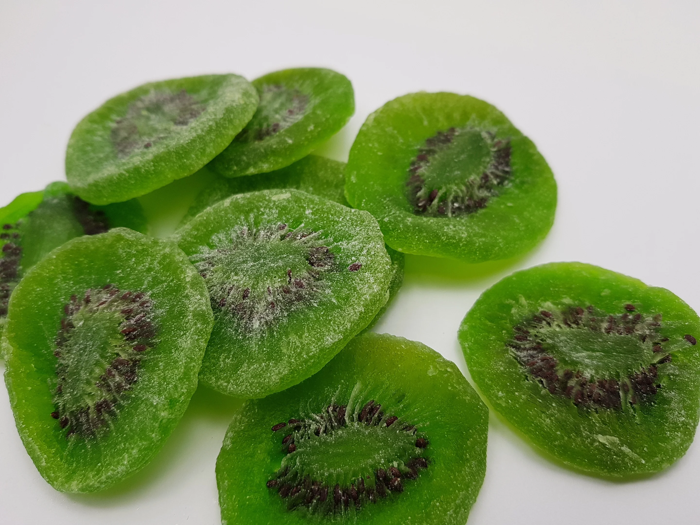 dehydrated Dried kiwi slices green color added from Thailand