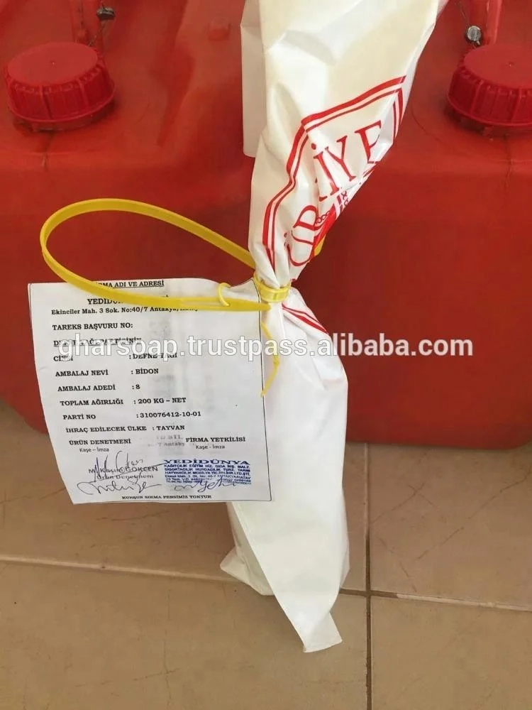 Laurel Berry Oil Wholesale Natural Skincare and Soap Making Oil Nourishing Function bulk laurel seed oil wholesale