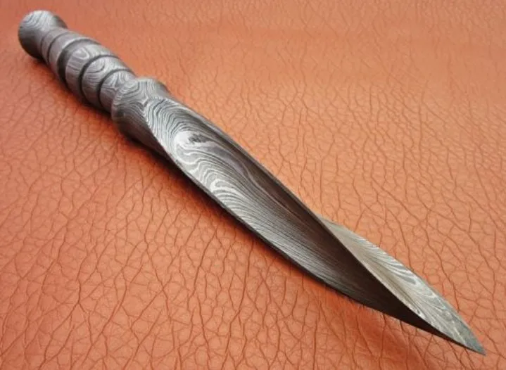 DT-18-SK228 Damascus Steel Tri Dagger With Sharp Edges