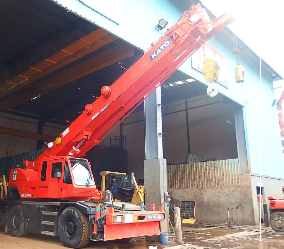 
KATO KR25H-V5 25 TONS ROUGH TERRAIN CRANE 