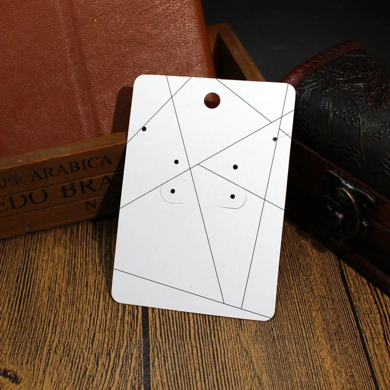 Картонный держатель для ювелирных изделий с индивидуальным принтом