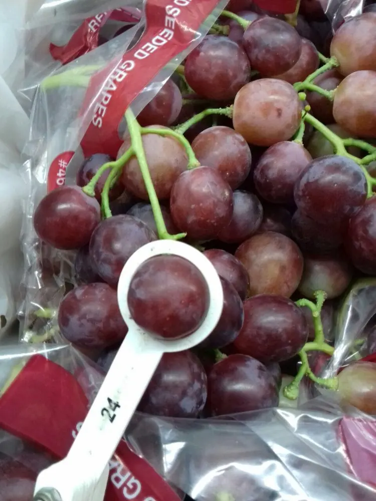 Hot Sale Fresh RED GLOBE Grapes