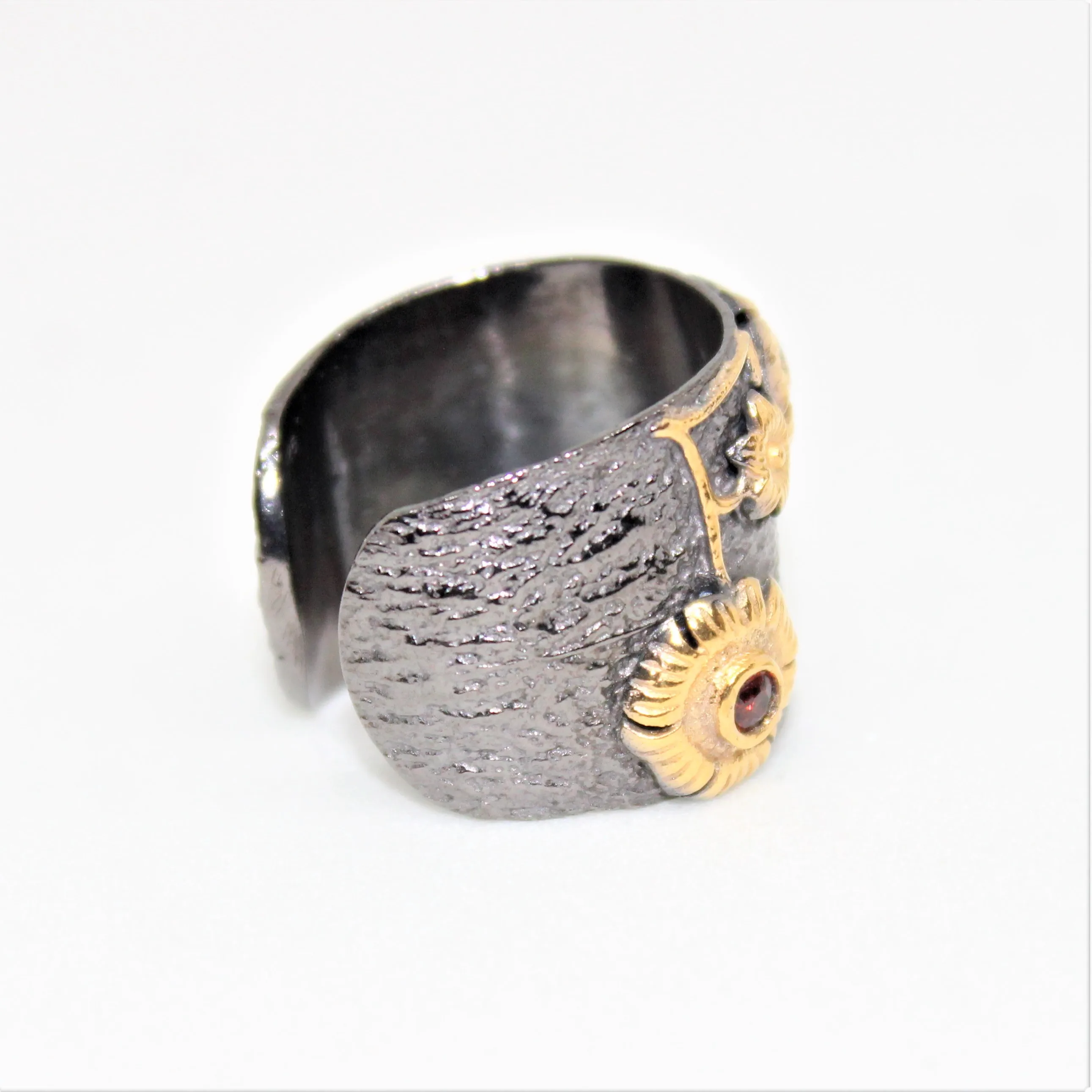 New Arrival Gold Plated Jewelry 925 Sterling Silver Garnet Gemstone Black Rhodium Plated Flower Ring