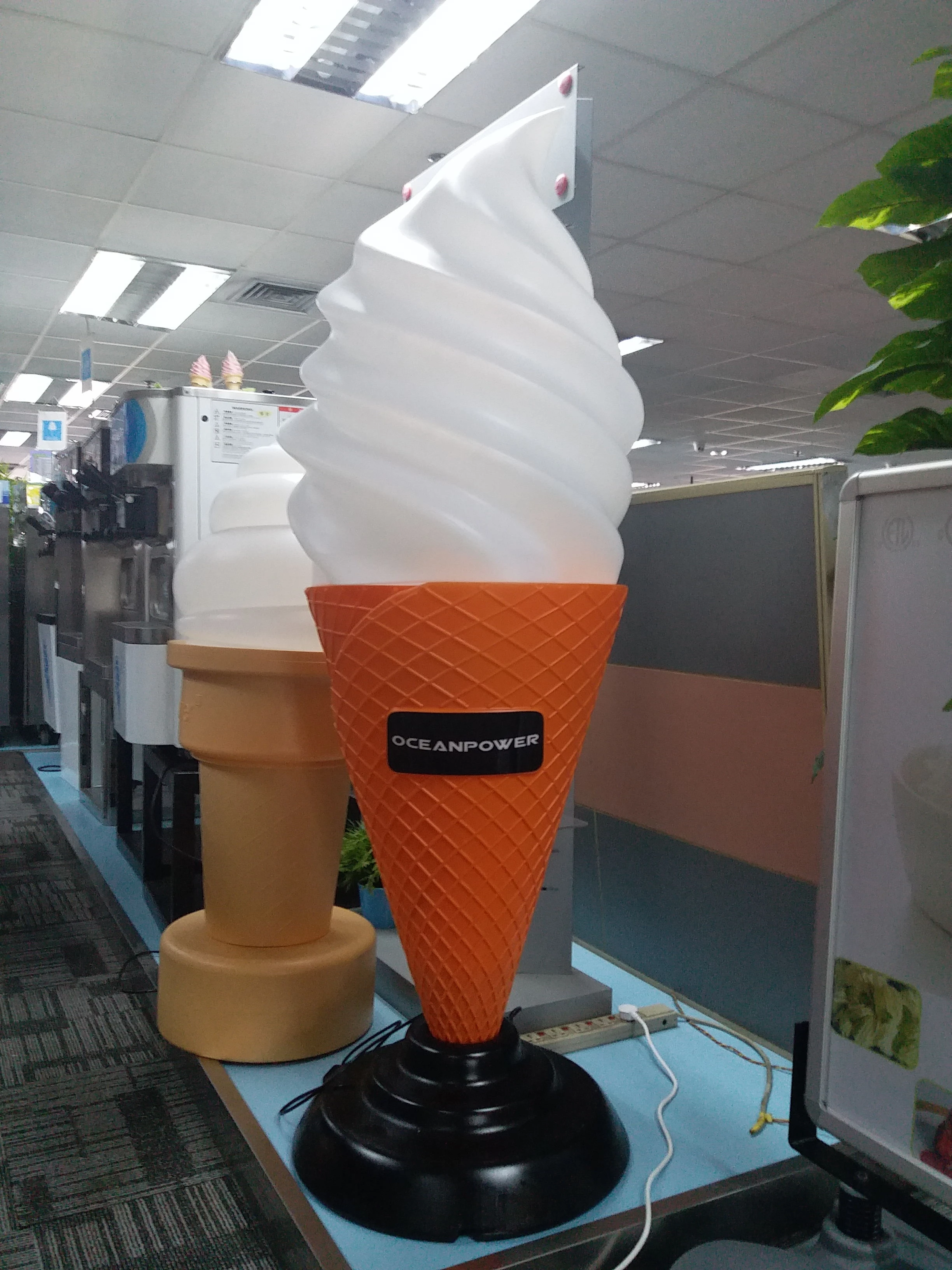 
oceanpower Remote Controller 16 Color Change led Ice Cream Cone Lamp Shop decoration 