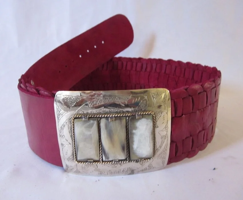 
Unique Beautifu Red l Leather Horn Belt 