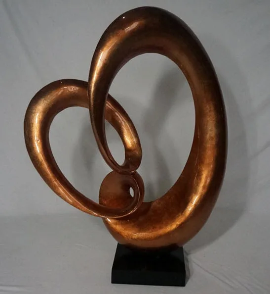 
Lacquer sculpture with Clover Design 