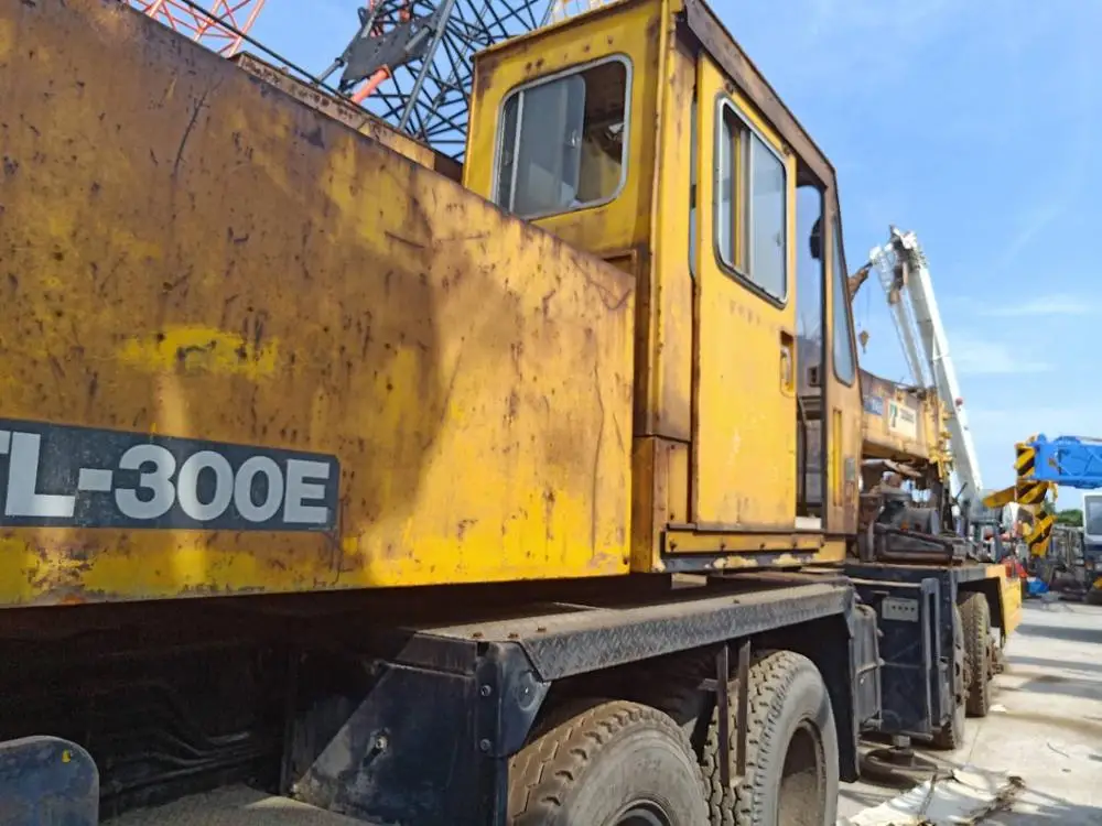 Used JAPANESE TADANO TL300E 30ton truck crane/30 ton TADANO TL300 truck crane in good working condition