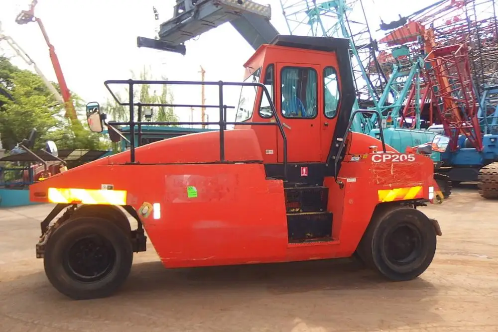 
DYNAPAC CP205, PNEUMATIC TIRE ROLLER 