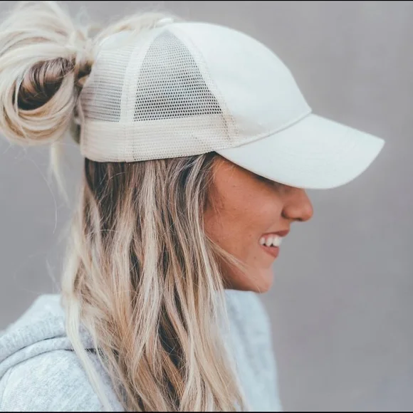 Hot Sale Fashion Shiny Glitter Trucker Hats For Women Lady Ponytail Mesh Baseball Cap Back Opening Summer Net Cap