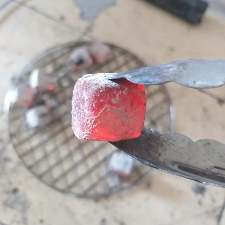 100% натуральный кокосовый уголь используемый для кальяна/кальяна WHATSAPP: + 84