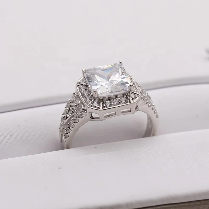 
2019 Large Stone Wedding Ring Cubic Zirconia Made with Small Rhinestone Band Silver Ring for Women 