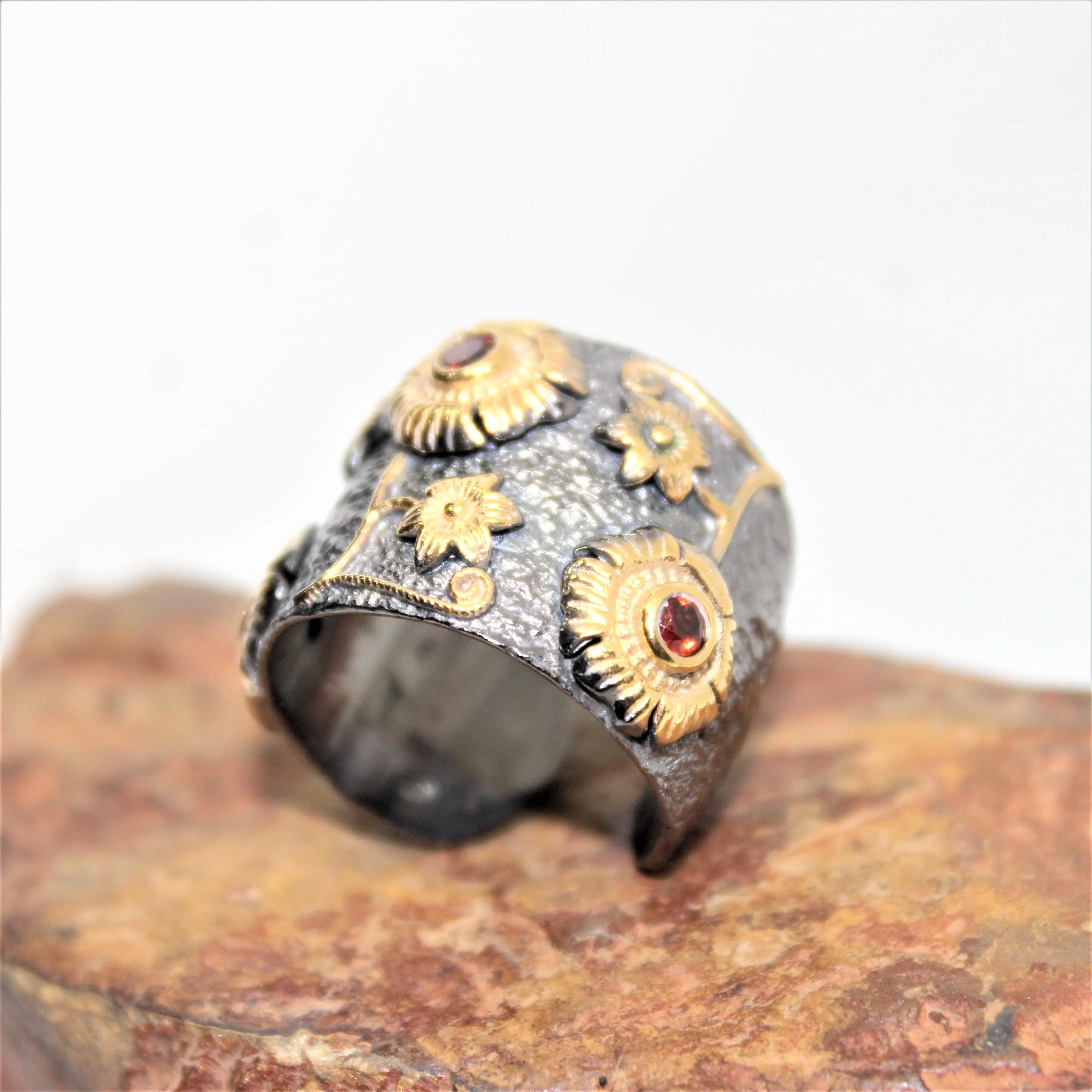 New Arrival Gold Plated Jewelry 925 Sterling Silver Garnet Gemstone Black Rhodium Plated Flower Ring