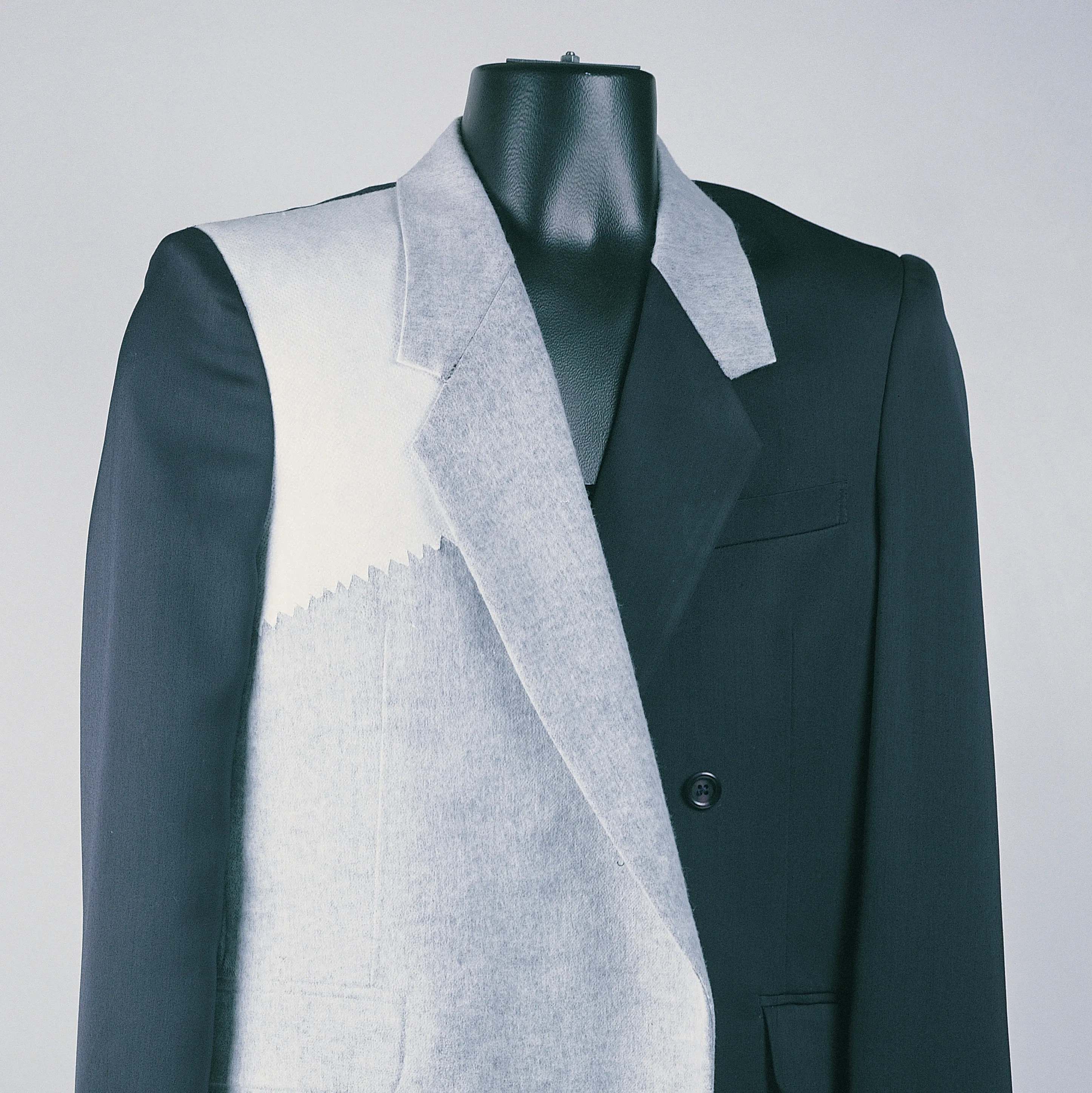 Chemical bonded fusible nonwoven for apparel interlining