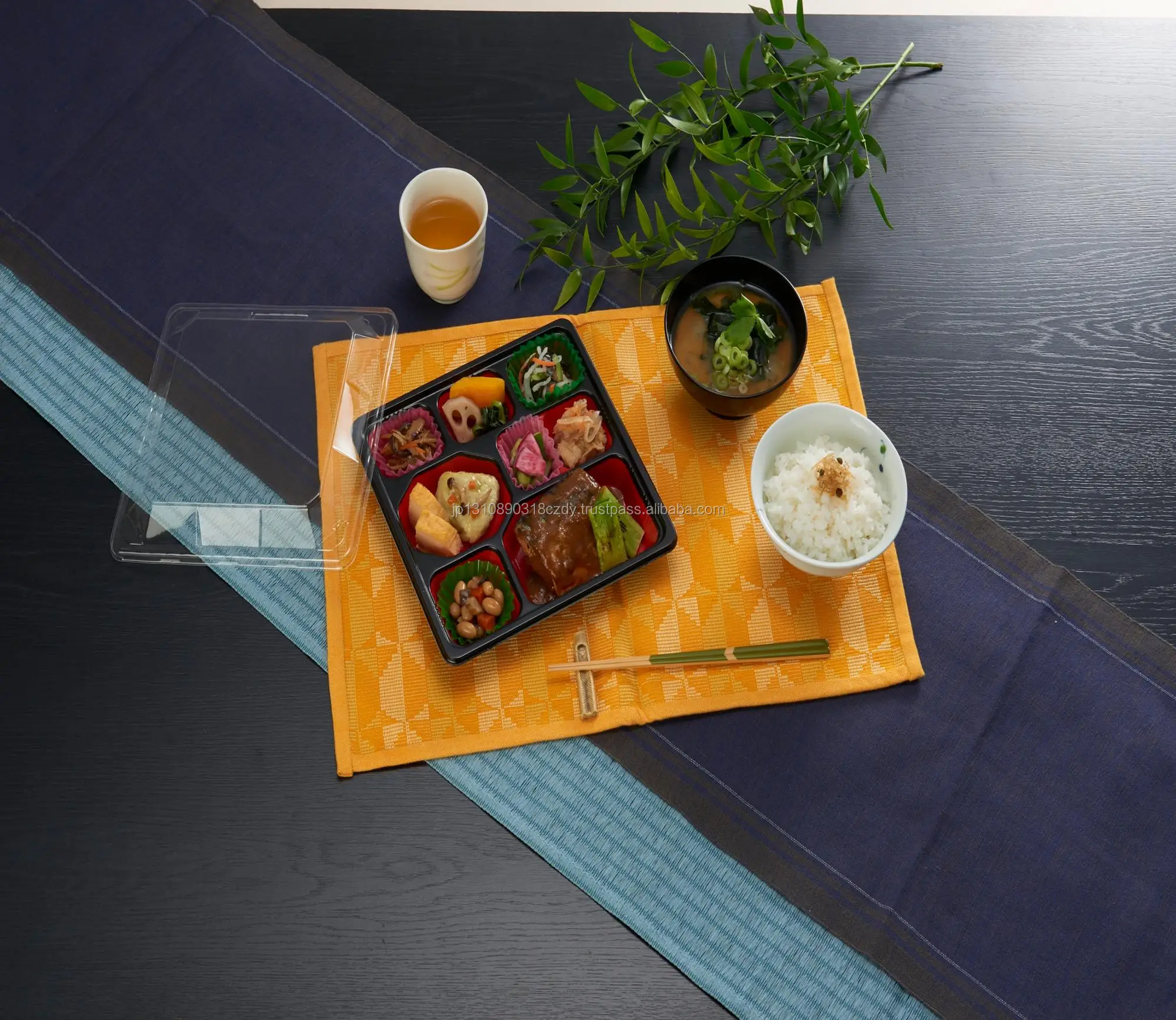 Plastic food container red black disposable bento box 8 compartment to go container with clear lid microwavable ppf Japan