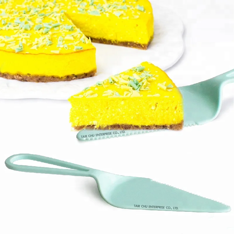 Plastic cake Knife.jpg