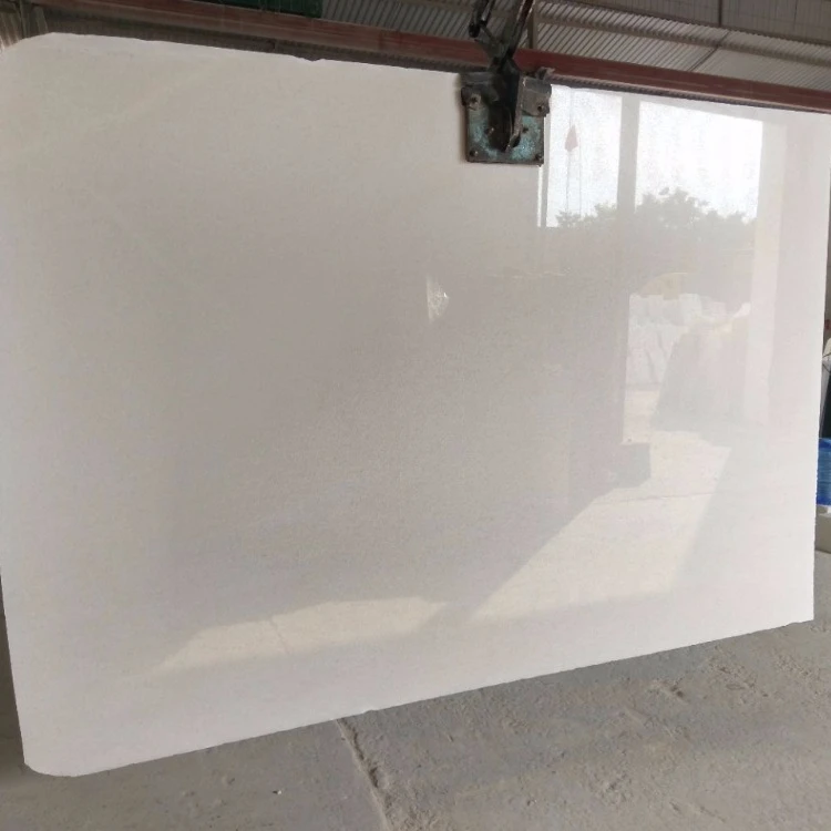 Критальная белая мраморная