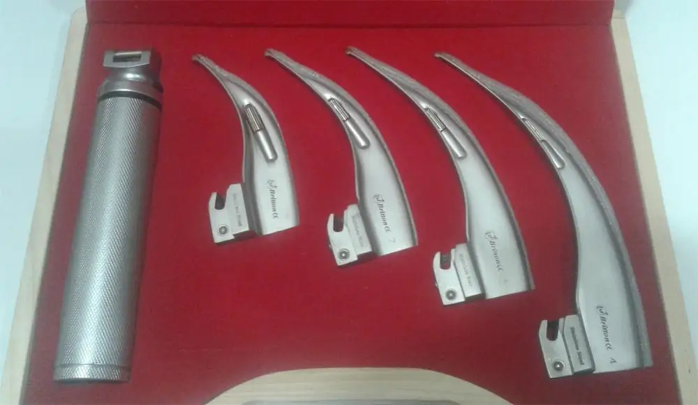 
CONVENTIONAL LARYNGOSCOPE MCINTOSH MEDIUM HANDLE 4 BLADES 