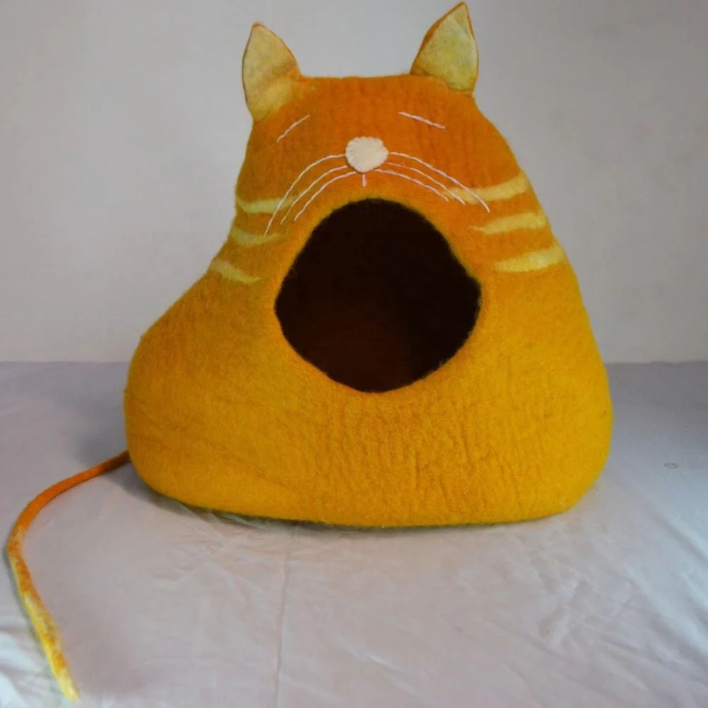 Handmade unique cat-shaped cat cave naturally made golden cat house organic and eco-friendly, sustainable and warm pet bed