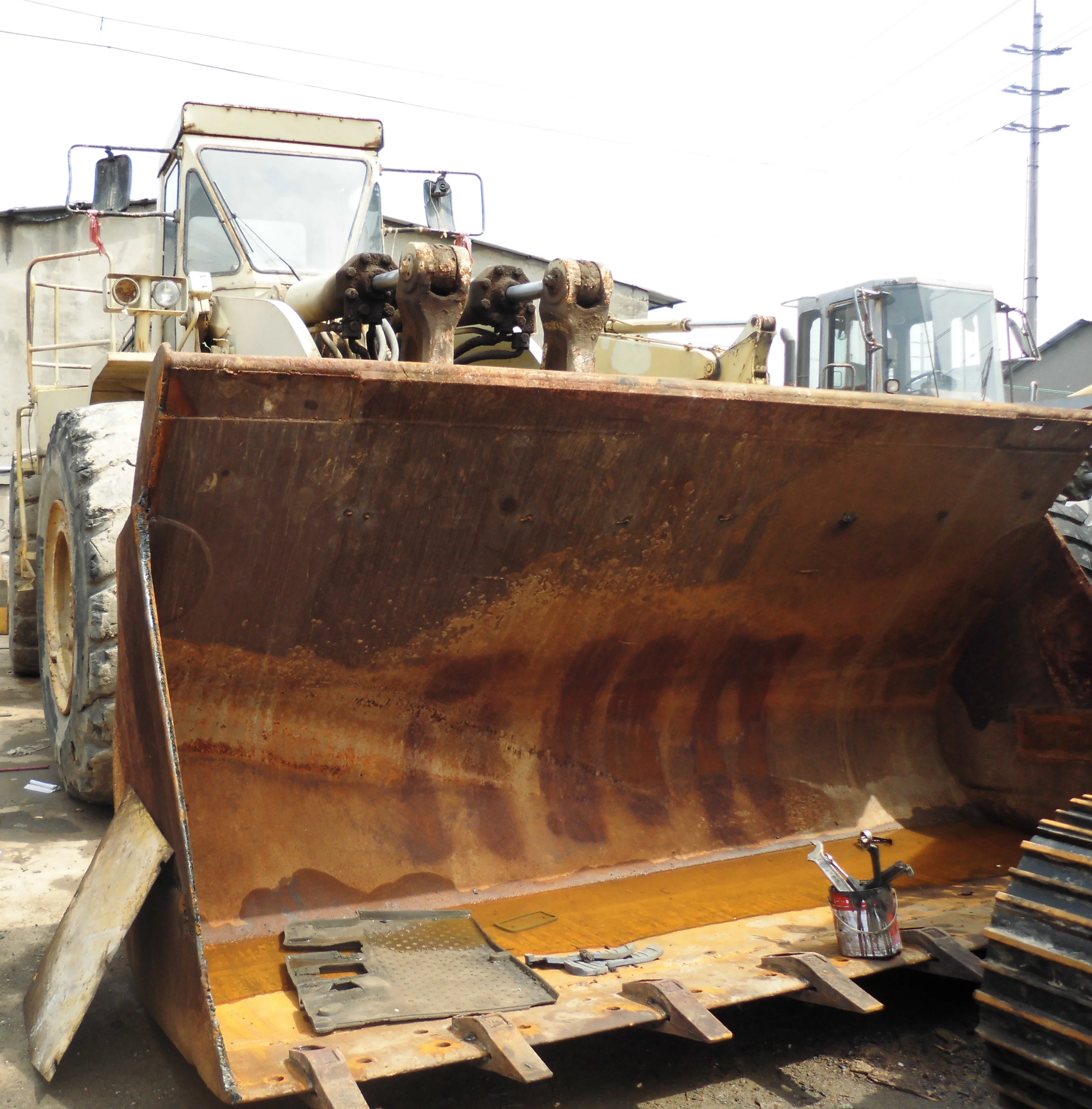 Used Japan 988b Wheel Loader Earth-Moving Construction Machinery for Sale