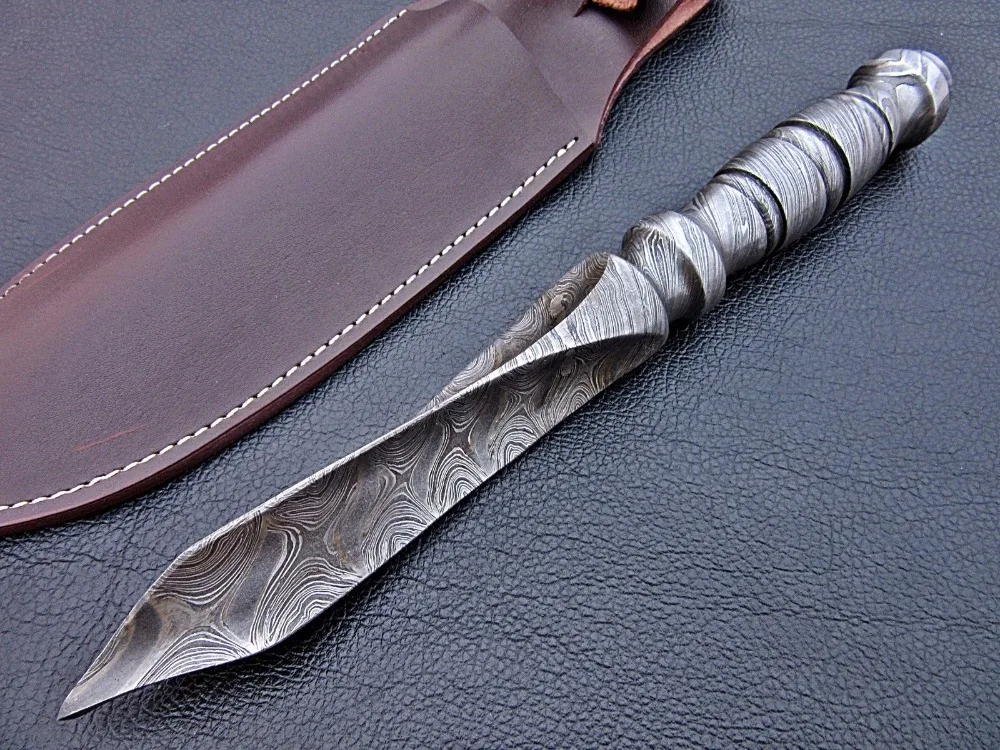 CUSTOM HAND FORGED Unique DAMASCUS HUNTING KNIFE SK-197