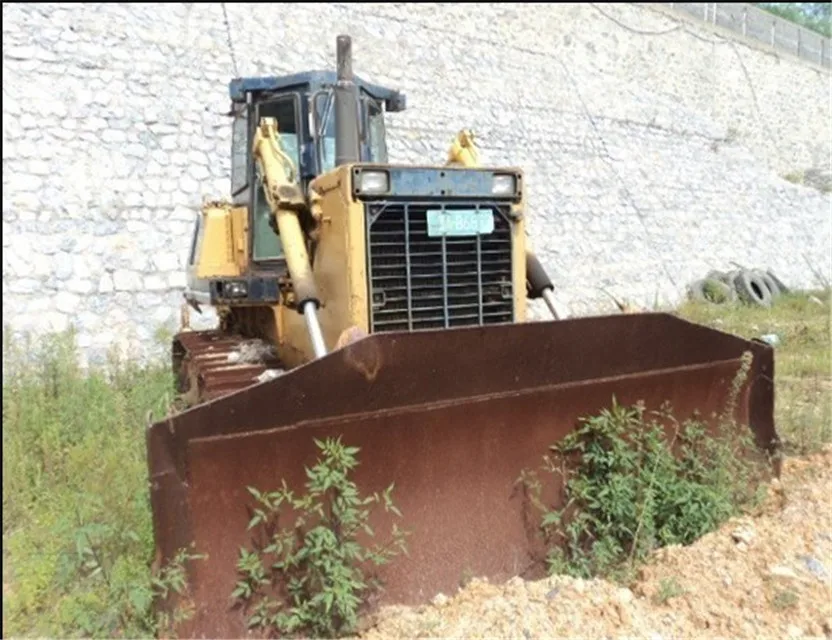 Low Price for Japanese Komatsu D85 d60 d65 220HP Capacity Crawler Bulldozer