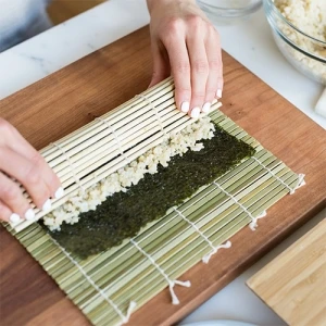Hot selling nice natural green skin bamboo sushi rolling mat kitchen accescsories for sale