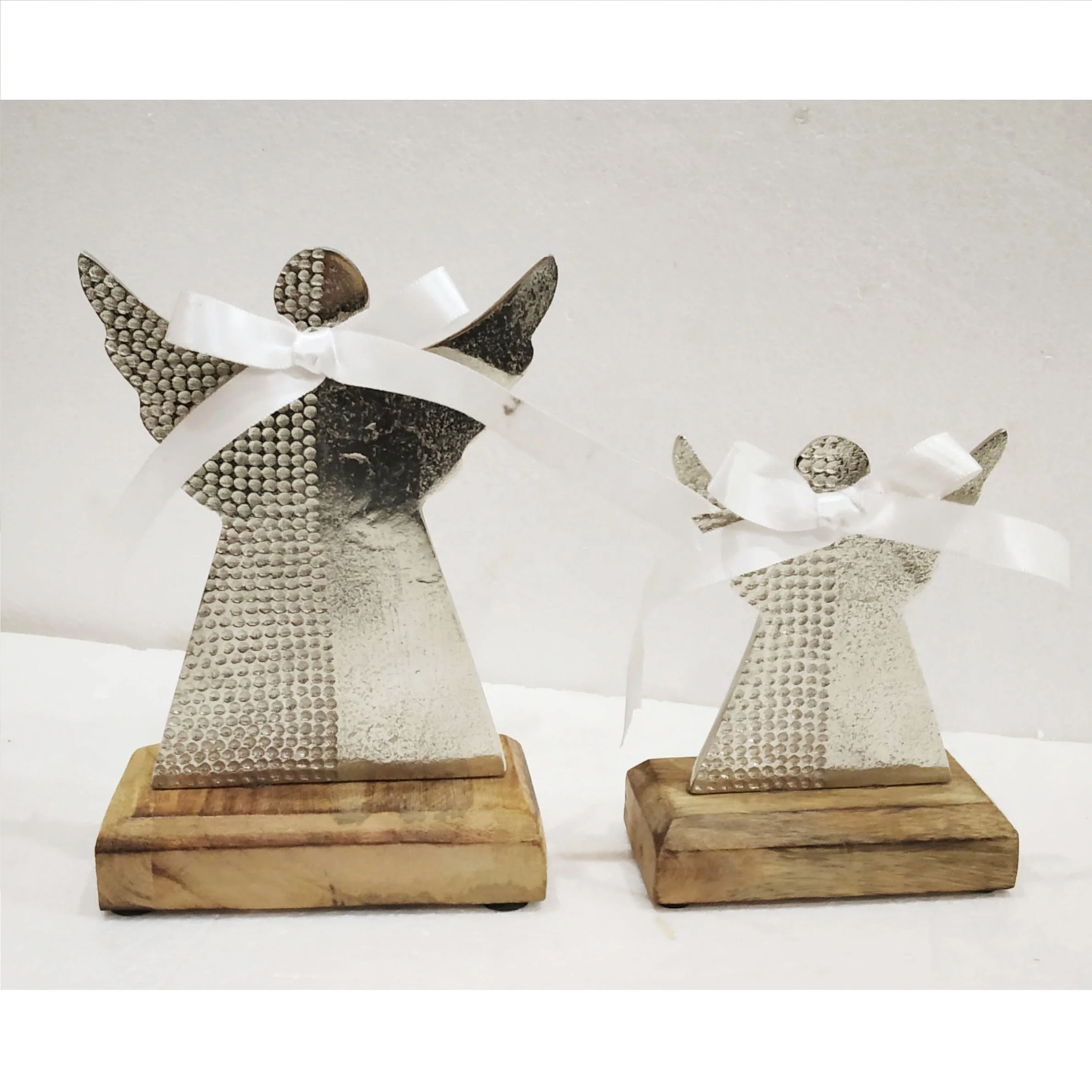 Shiny Small Christmas Tree and Table Xmas Tree Christmas Decoration With Customized Color And Sizes