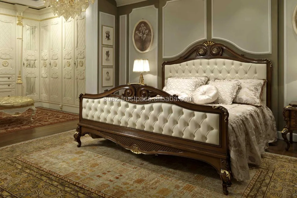 Full size Pillar bed , elegant carved wood beds khaki wood king size bed , hand carved wood bed sets Golden Style Luxury beds