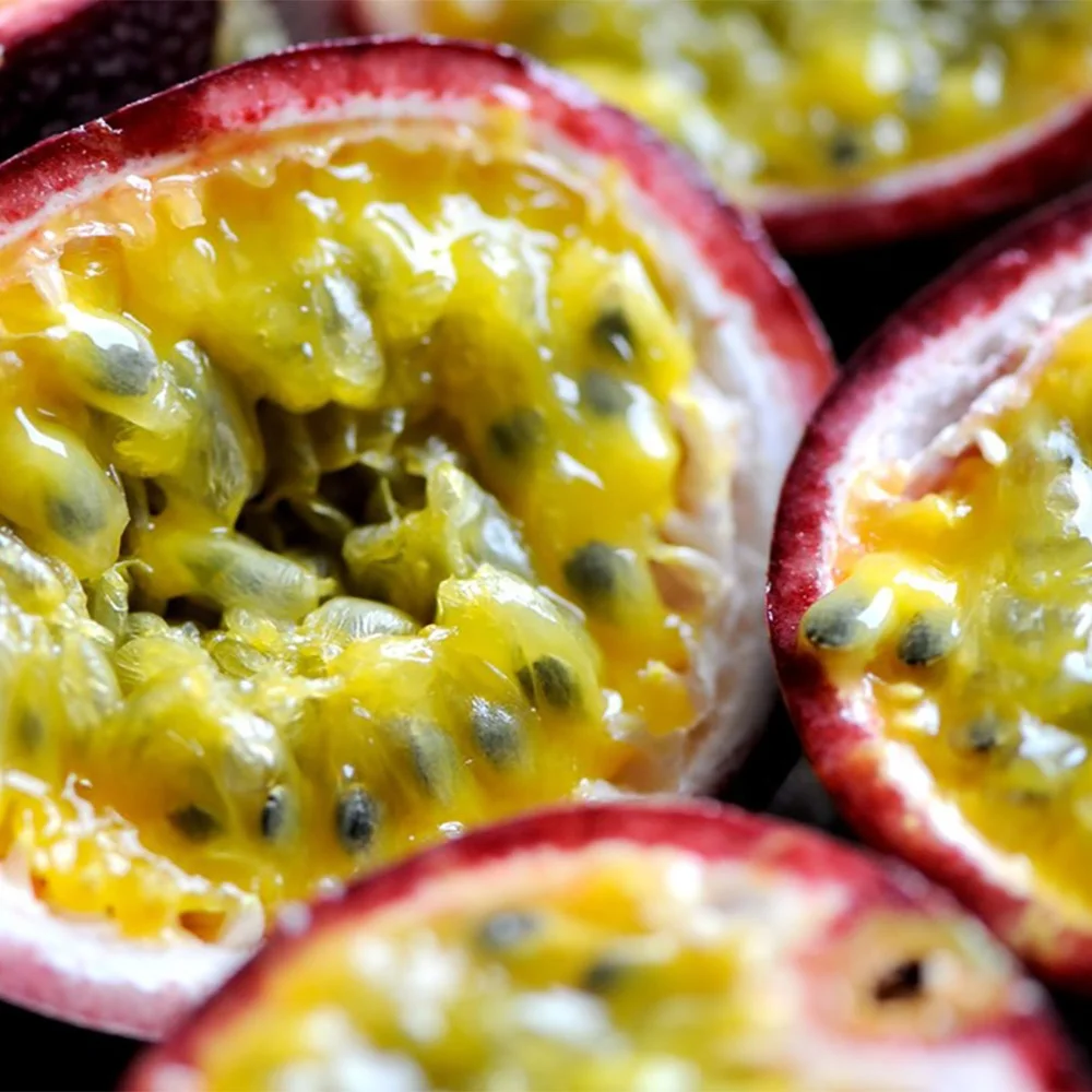 IQF FROZEN PASSION FRUIT HALF CUT ORIGIN VIETNAM FROM AN VAN THINH FOOD COMPANY / MEDIO CORTE DE FRUTA DE LA PASION CONGELADA