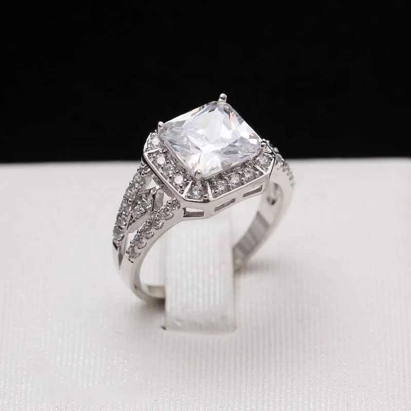 
2019 Large Stone Wedding Ring Cubic Zirconia Made with Small Rhinestone Band Silver Ring for Women 