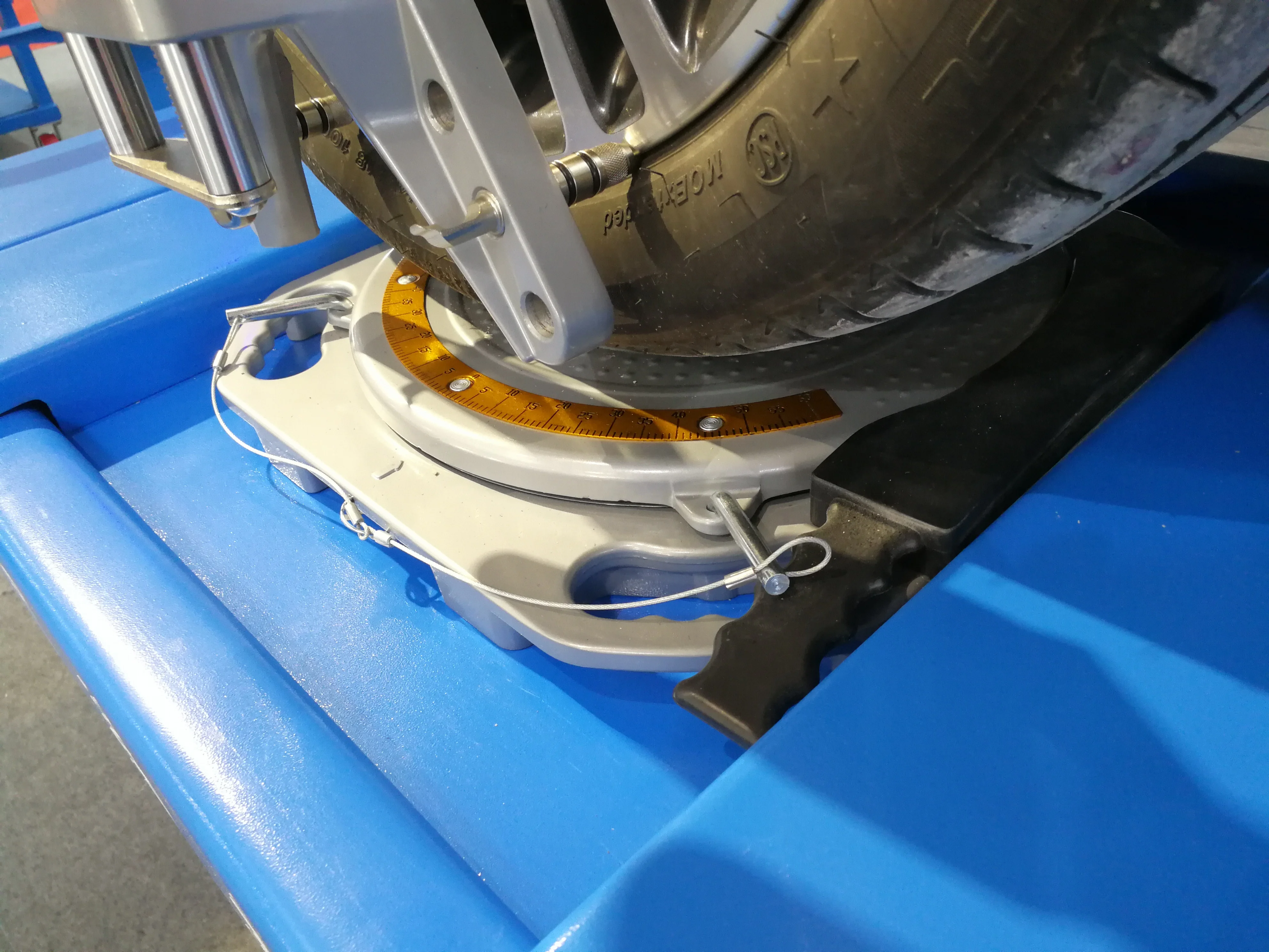 Низкая цена, более низкий минимальный заказ, двухуровневые ножничные подъемники 3,5 тонн для выравнивания колес