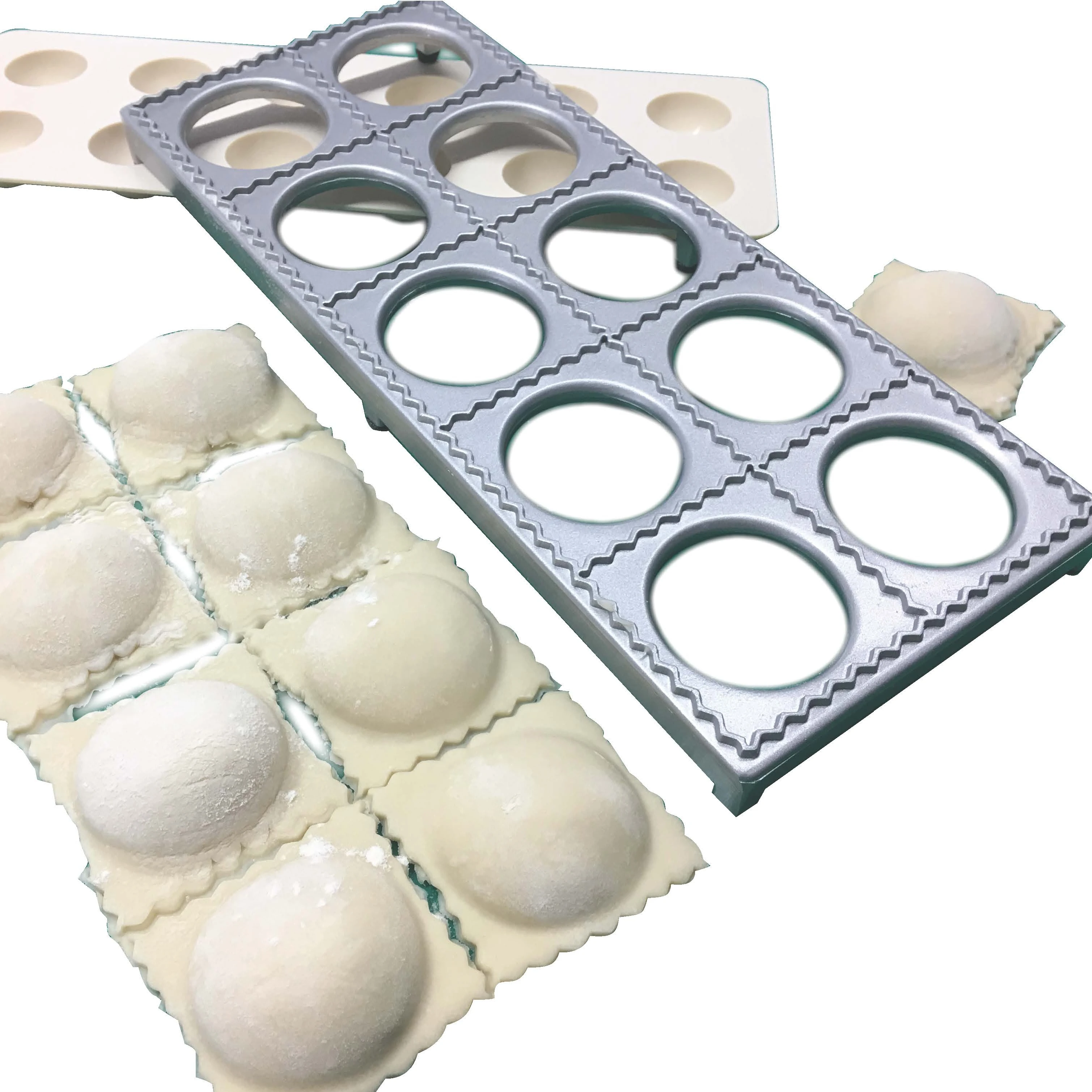 Kitchen Accessories Easy-To-Use 10 Squares Metal Pasta Cutter