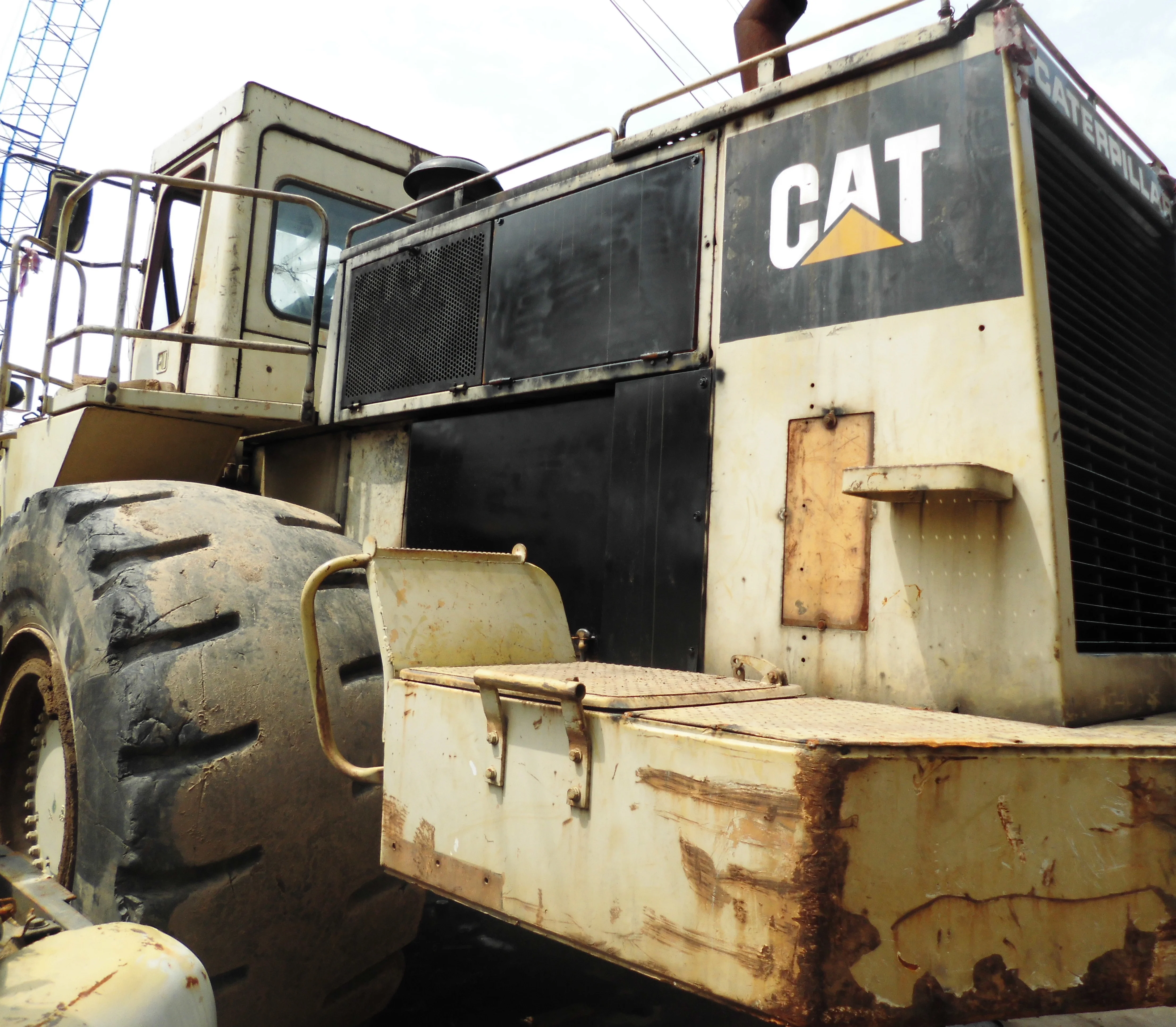 Used Japan 988b Wheel Loader Earth-Moving Construction Machinery for Sale