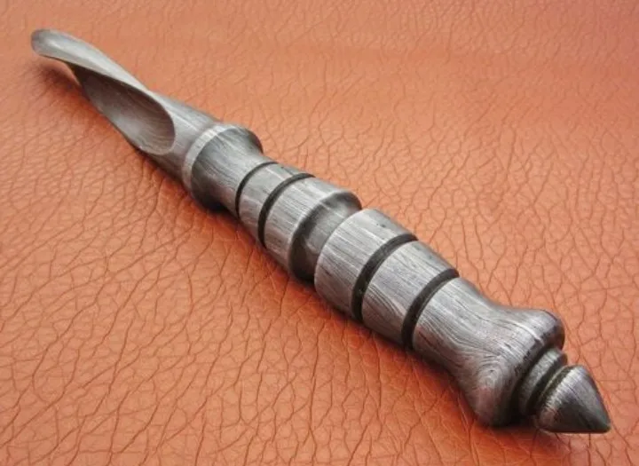 DT-18-SK228 Damascus Steel Tri Dagger With Sharp Edges