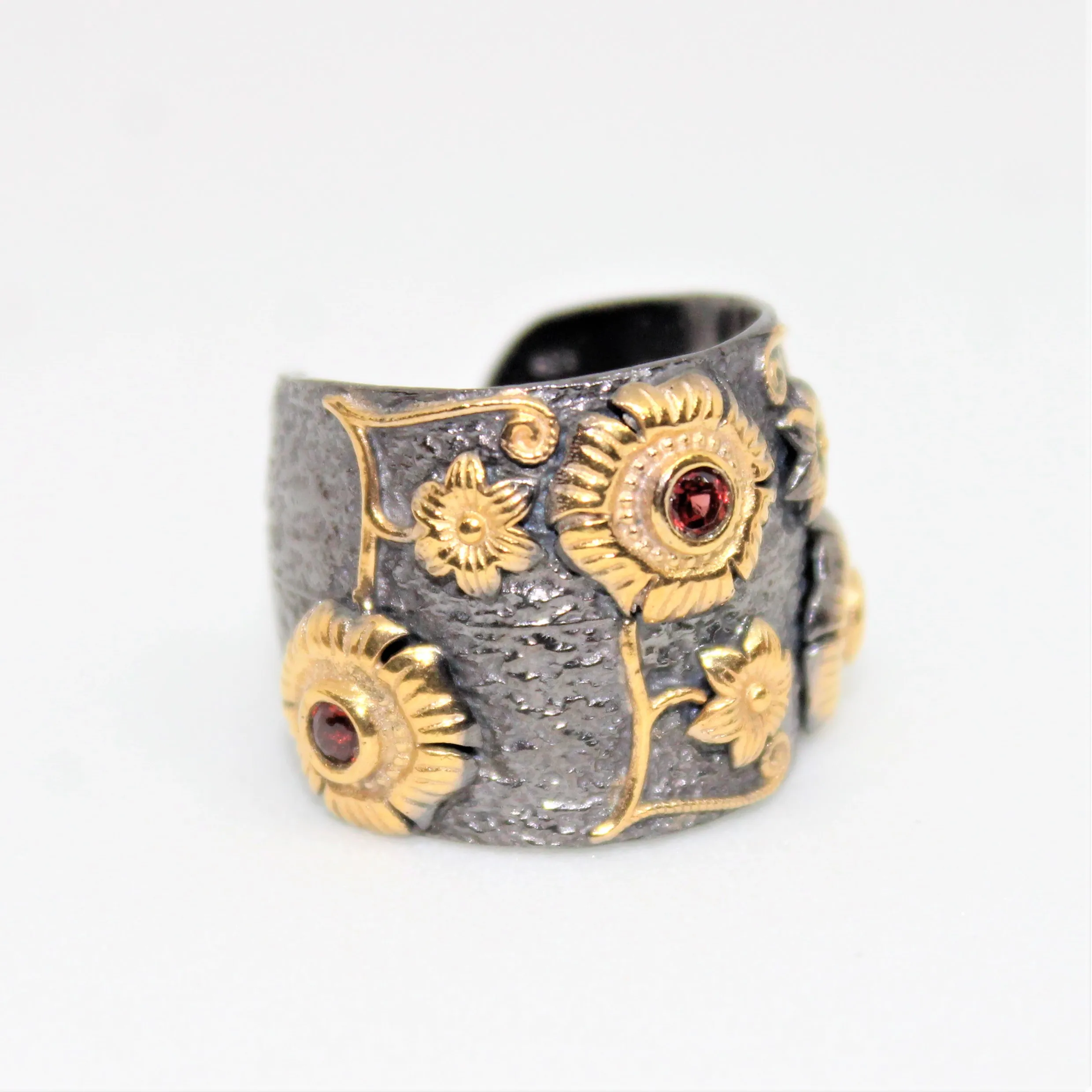 New Arrival Gold Plated Jewelry 925 Sterling Silver Garnet Gemstone Black Rhodium Plated Flower Ring