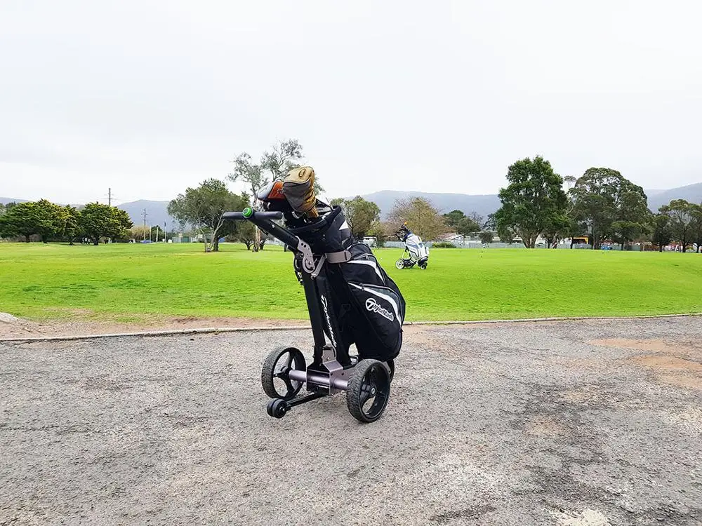 Первая в мире IP57 Водонепроницаемая электрическая тележка для гольфа с дистанционным управлением