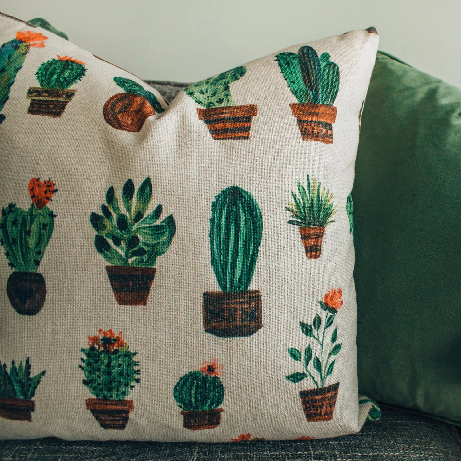 Manufacturer, Wholesale 100% Linen Cushions For Hotel Amenities, Restaurant & Home Decor